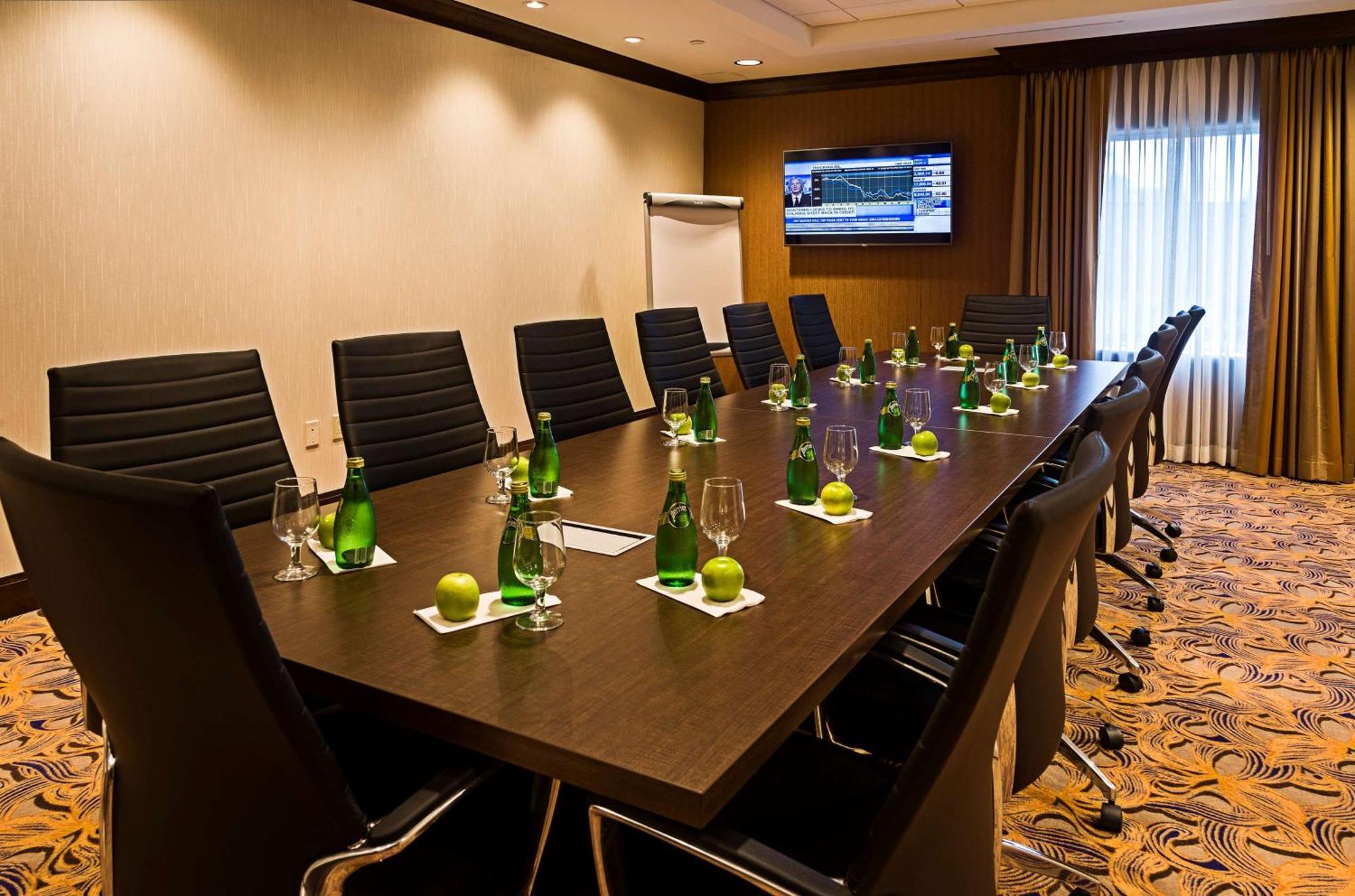 Hampton By Hilton Airport 3*
